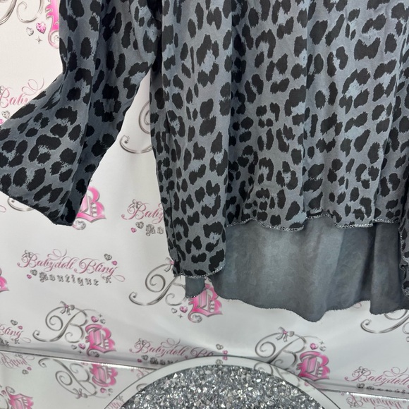Amorosa long sleeve sparkly trim thread silver Gray Leopard Print Sweatshirt - Picture 4 of 13